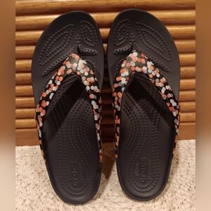 Kadee II Dark Blue Polka Dot Crocs Sandals. Size 6